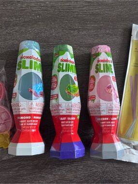 Brand new: Glow in the dark Nickelodeon Slime 3 bottle Set plus bracelets